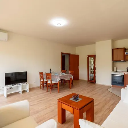 Spacious In Golden Sands Διαμέρισμα