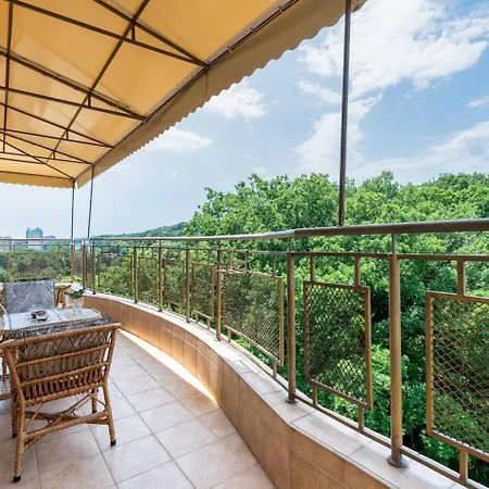 Spacious In Golden Sands Апартаменти Варна