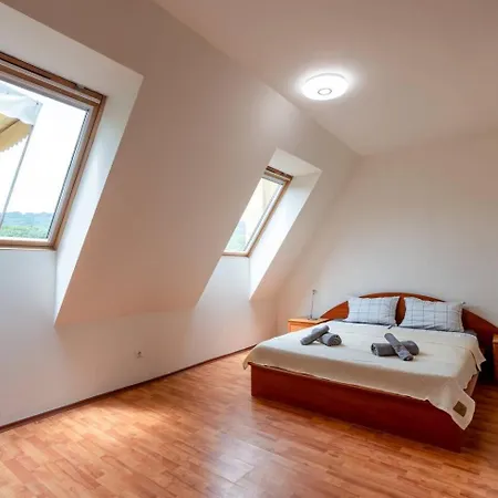 Апартаменти Spacious In Golden Sands *
